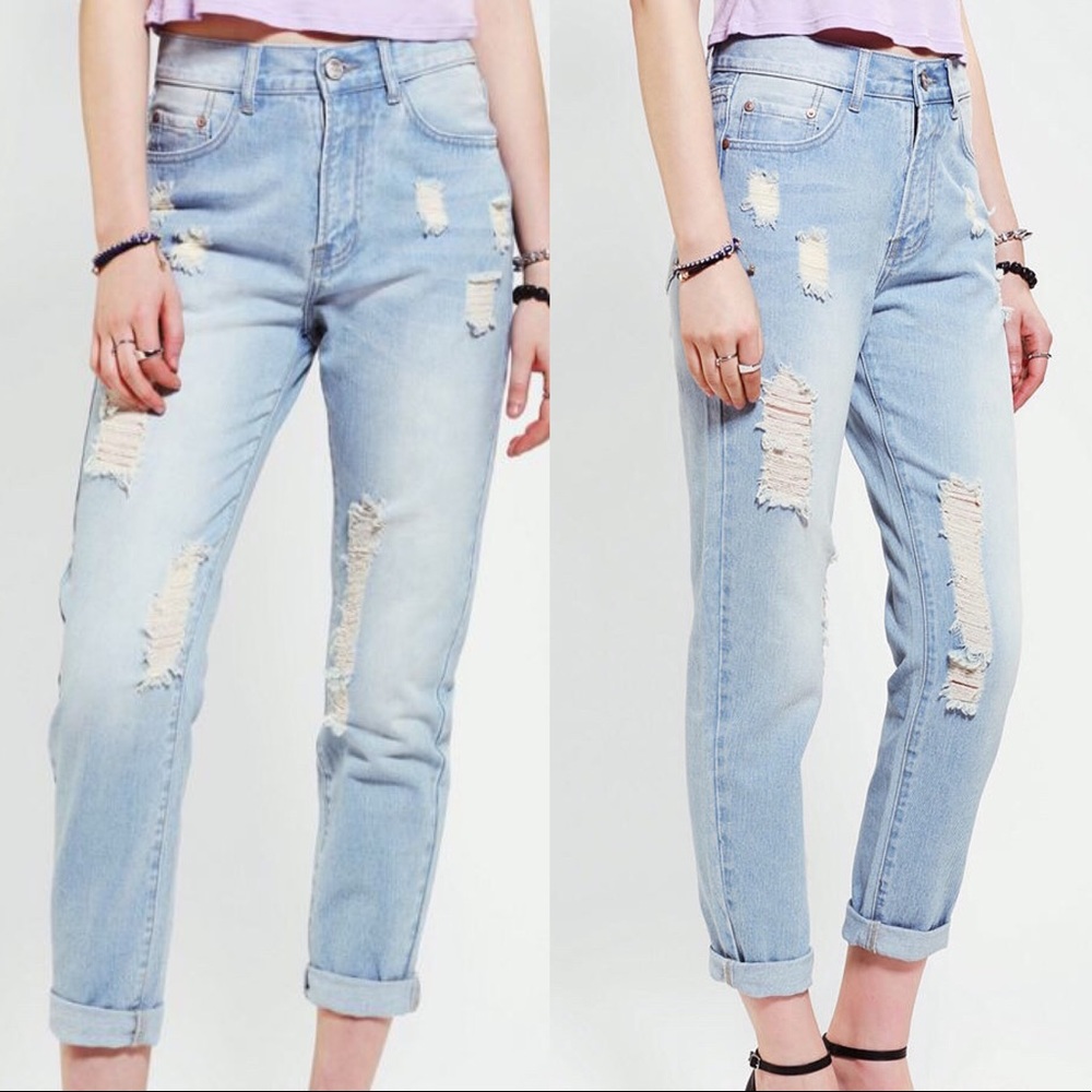 ❤️ UO distressed boyfriends jeans